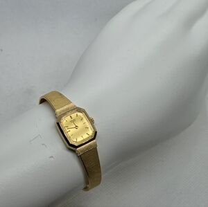 Seiko Quartz Vintage Women's Watch Small Gold Tone Face 6.5"
